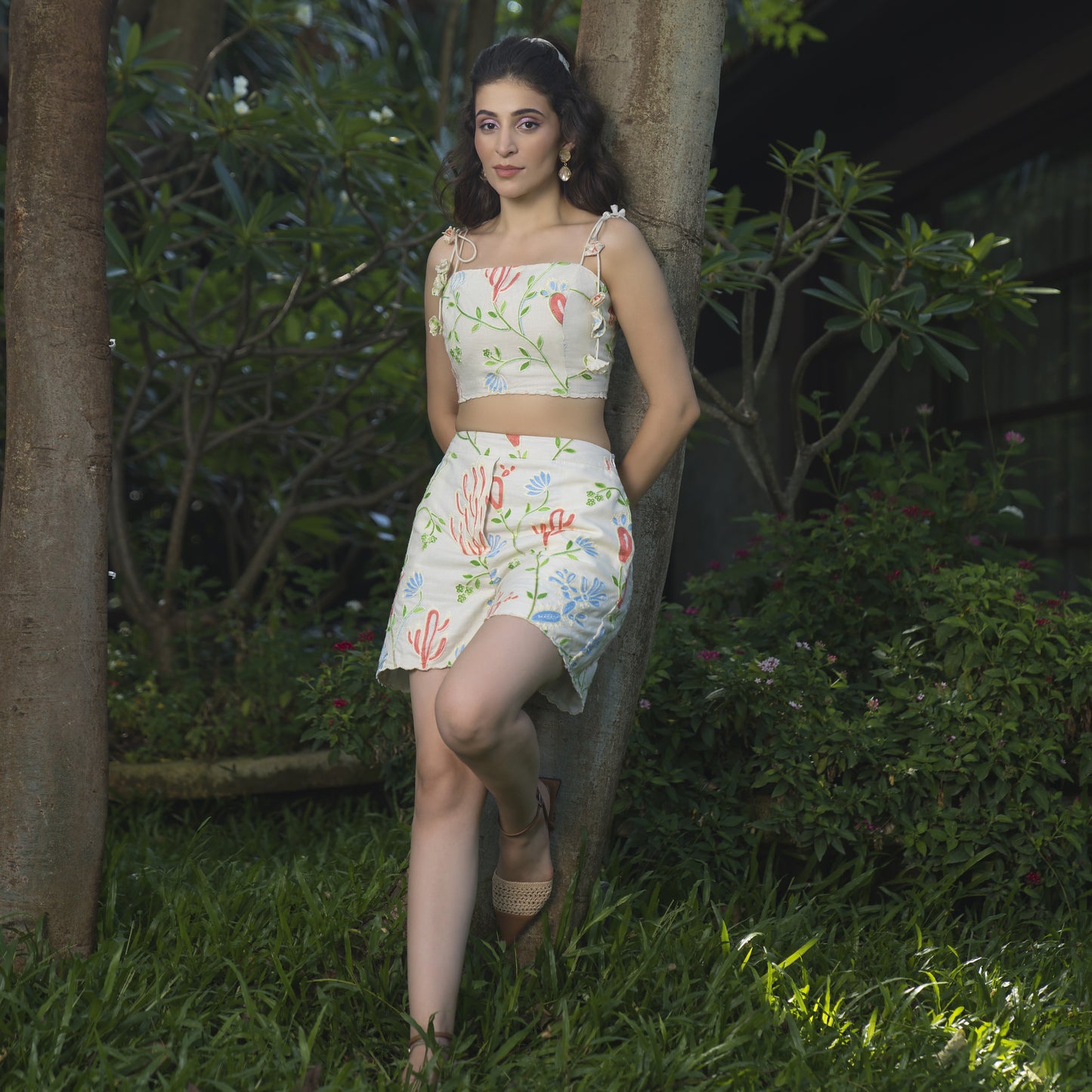 Linen Embroidered Shorts with Scallop